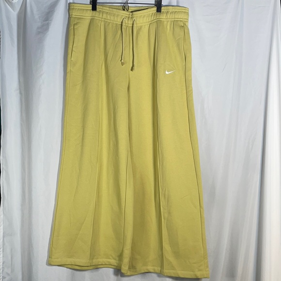 Nike Sportswear Trend Essential Fleece 